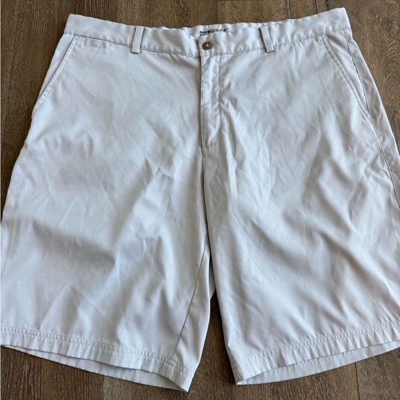 Nike Golf Shorts. Grey, men’s size 38. Excellent, like new, condition! - Picture 2 of 7